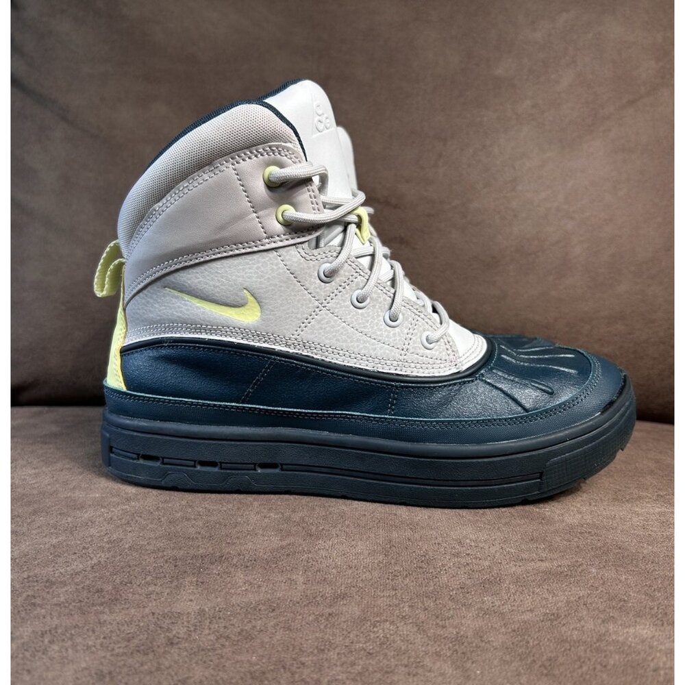 Nike Woodside 2 High ACG  Woman’s Boots US 6.5Y